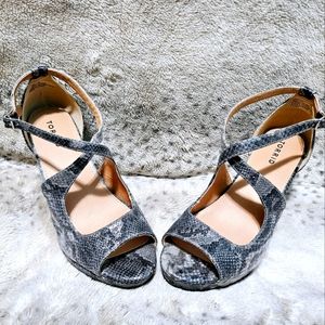Platform snakeskin shoes